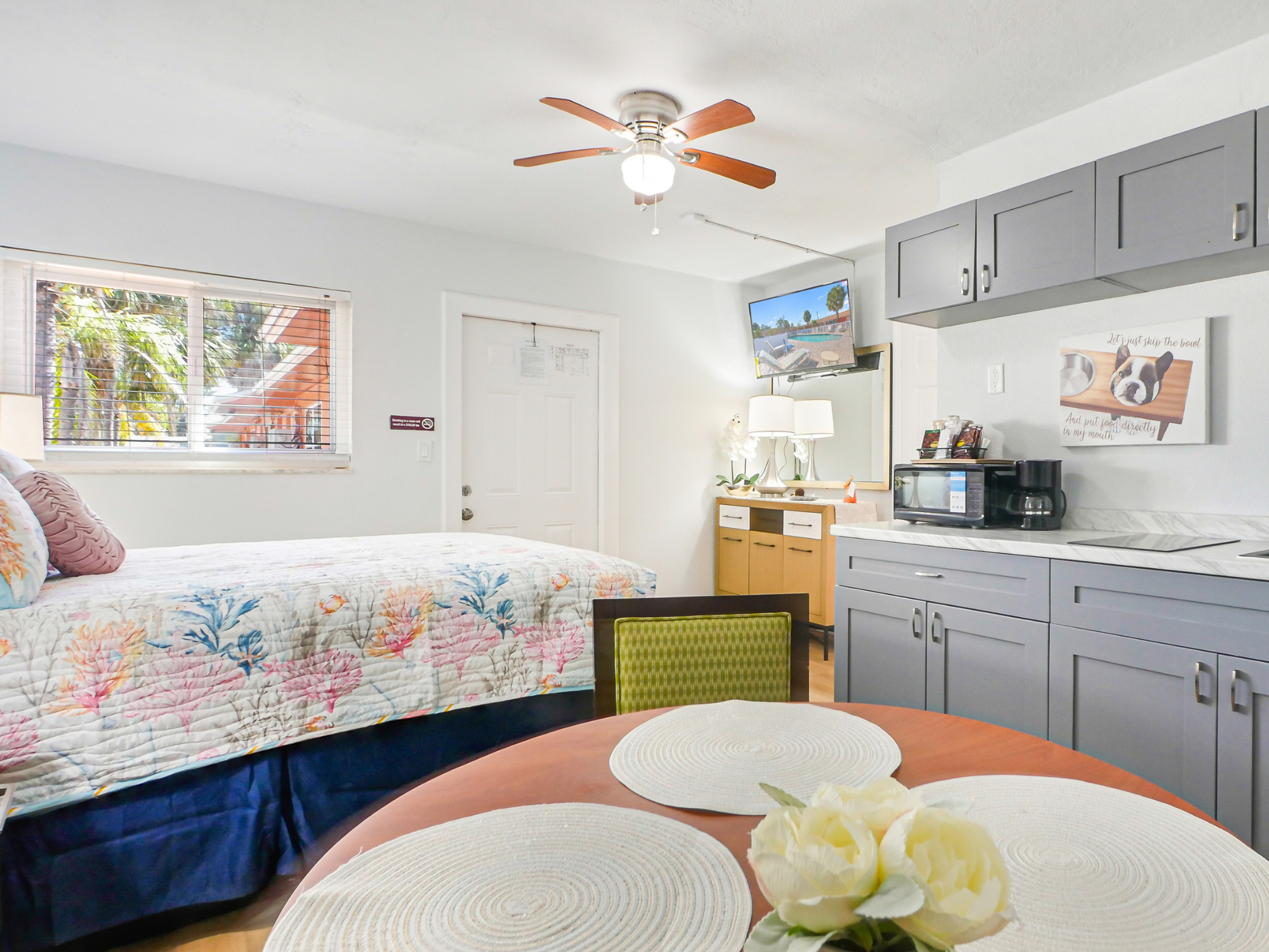 Bella Sirena Inn Room #6 Full View Bella Sirena Inn Room #6 Full View